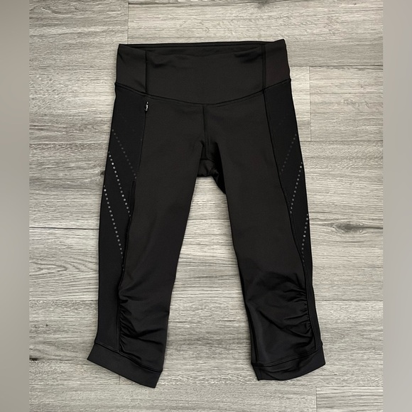 Lululemon Women's Size 4 Run Crop Black Mesh Leggings - Picture 1 of 9
